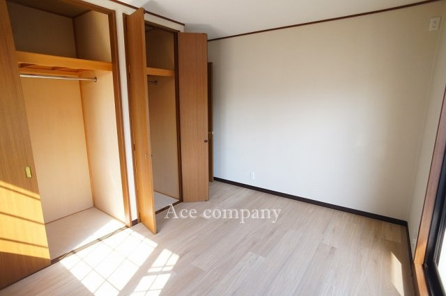 【子供部屋】 | 八尾市久宝園2丁目 | 【2階：西側洋室6.5帖】大容量のクローゼット完備です！