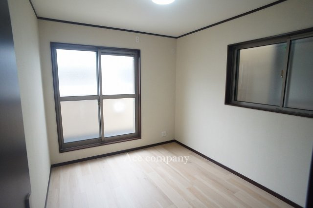 【子供部屋】 | 東大阪市古箕輪1丁目 | 【2階：洋室5.25帖】北側のバルコニーに面したお部屋です☆