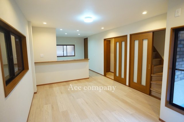 【居間・リビング】 | 東大阪市長堂2丁目 | 【LDK：約15帖】