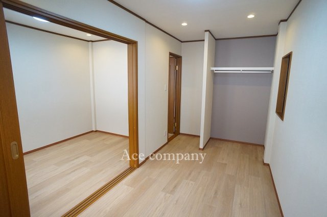 【子供部屋】 | 東大阪市長堂2丁目 | 【3階：洋室5.5帖】オープンクローゼット完備です♪