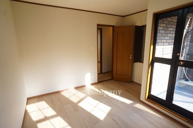 【寝室】 | 東大阪市長堂2丁目 | 【3階：洋室5.5帖】独立したお部屋♪床上げ物入れあります♪