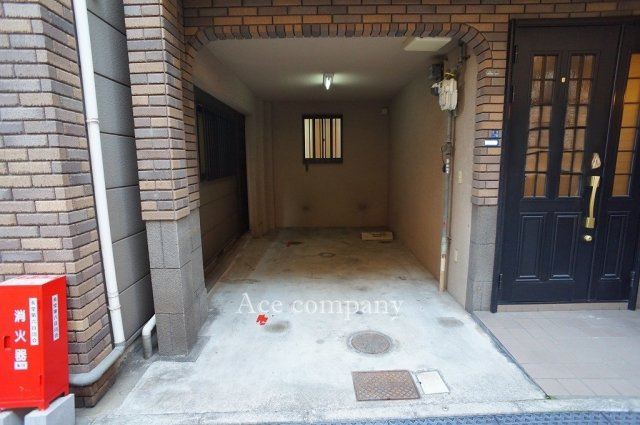 【駐車場】 | 東大阪市長堂2丁目 | ワンボックスカー駐車OK♪玄関は大きく開ける親子ドアです♪