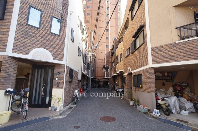 【前面道路含む現地写真】 | 東大阪市長堂2丁目 | 【前面道路：幅員4.7ｍ】前道は通り抜けができず、比較的交通量が少なめです♪