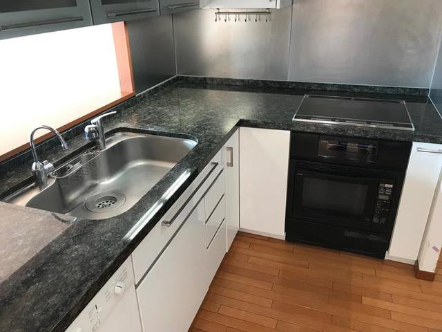 青山パークタワーのキッチン|※写真は同タイプ住戸です。