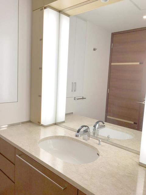 青山パークタワーの洗面所|※写真は同タイプ住戸です。