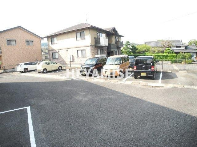 セジュールたさきA棟の駐車場