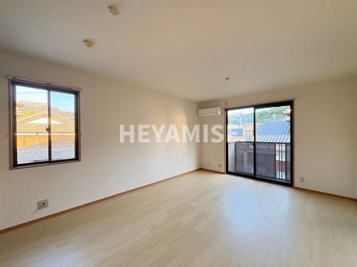 セジュールたさきA棟の居間・リビング|※同物件反転タイプの写真でございます※現況を優先します※