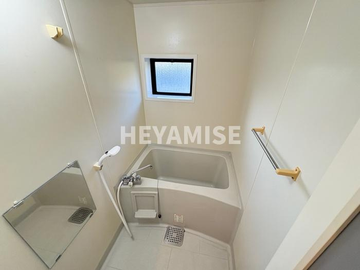 セジュールたさきA棟の浴室|※同物件反転タイプの写真でございます※現況を優先します※