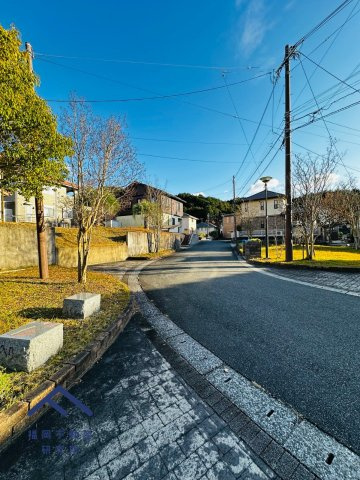 宗像市自由ヶ丘南４丁目　戸建ての前面道路含む現地写真