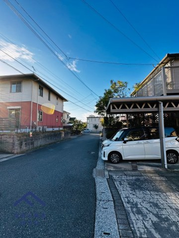 宗像市自由ヶ丘南４丁目　戸建ての前面道路含む現地写真