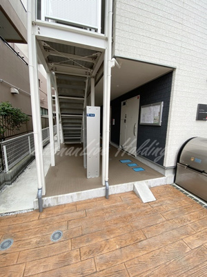 【エントランス】 | リブリ・フローラルコート大和南 | 清潔感のあるエントランスです♪