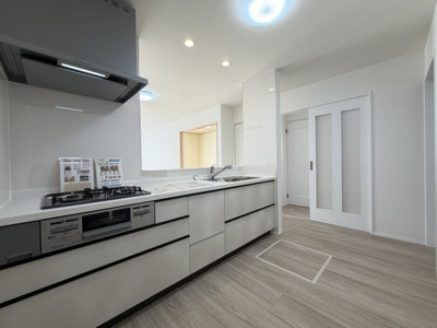 【キッチン】 | うるま市赤野（全3棟）A号棟 | A号棟　使いやすいシステムキッチン♪