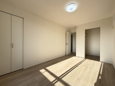 【洋室】 | うるま市赤野（全3棟）A号棟 | A号棟　洋室7帖＋WIC＋収納付き♪