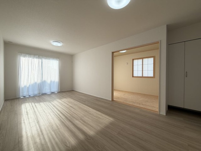 【居間・リビング】 | うるま市赤野（全3棟）A号棟 | A号棟　LDK16.62帖♪リビング収納付き♪