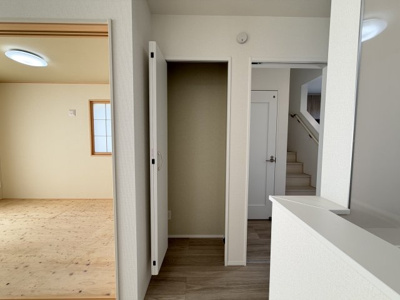 【収納】 | うるま市赤野（全3棟）A号棟 | A号棟　リビング収納付き♪