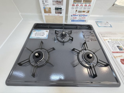 【キッチン】 | うるま市赤野（全3棟）A号棟 | A号棟　三口コンロ♪