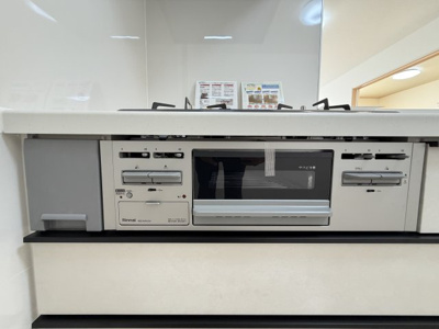 【キッチン】 | うるま市赤野（全3棟）A号棟 | A号棟　便利なグリル付き♪