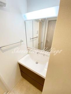 【洗面所】 | GRAND CHARME | 三面鏡洗面台♪