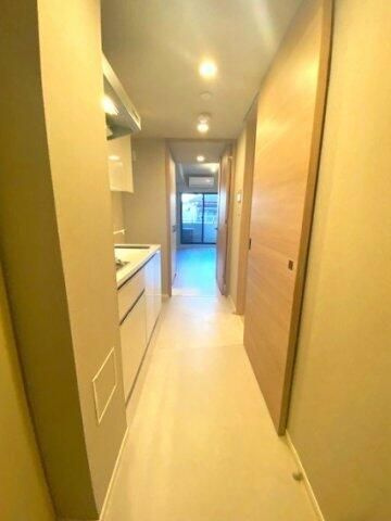 プラウドフラット渋谷富ヶ谷の玄関|■モニタ付インターホン■ディンプルキー■2重鍵■ダウンライト