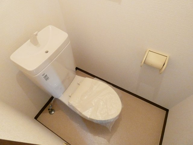 【トイレ】 | 温水洗浄便座も設置可能です。