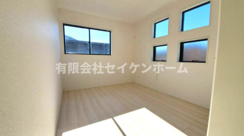 比企郡小川町　新築住宅　小川駅徒歩17分の洋室|広々とした洋室です