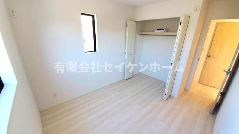 比企郡小川町　新築住宅　小川駅徒歩17分の洋室|明るい洋室です