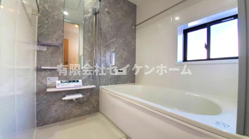 比企郡小川町　新築住宅　小川駅徒歩17分の浴室|コンパクトで使いやすいお風呂です