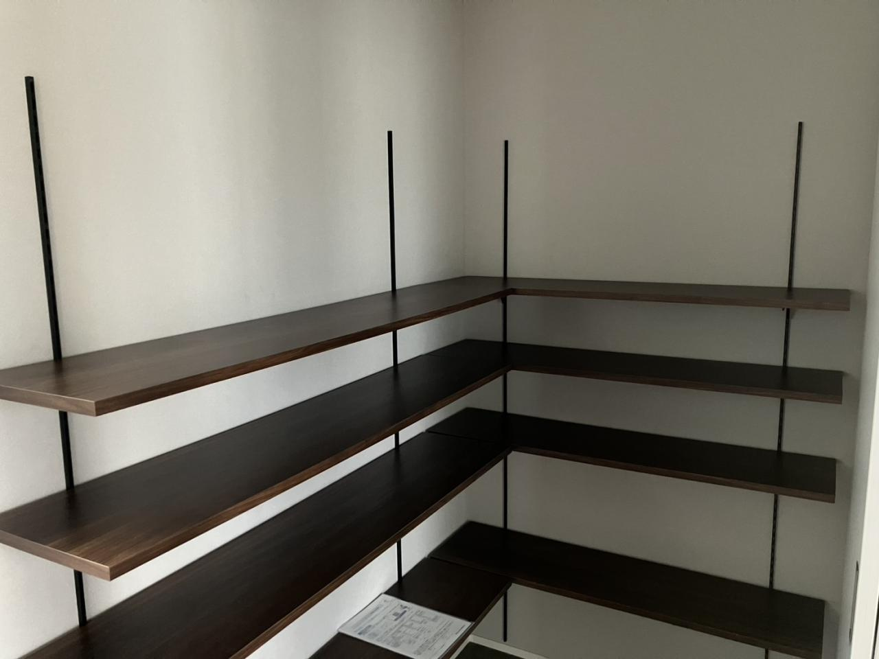 【No.7570】安長/築浅/3LDK/収納豊富☆の収納|玄関横には土間収納があり、アウトドア用品・ベビーカー・部活道具などを置きやすい構造となっています。玄関が散らかりにくい、きれいな生活動線ですね。