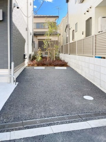 ルリアン北小岩Ⅲの駐車場