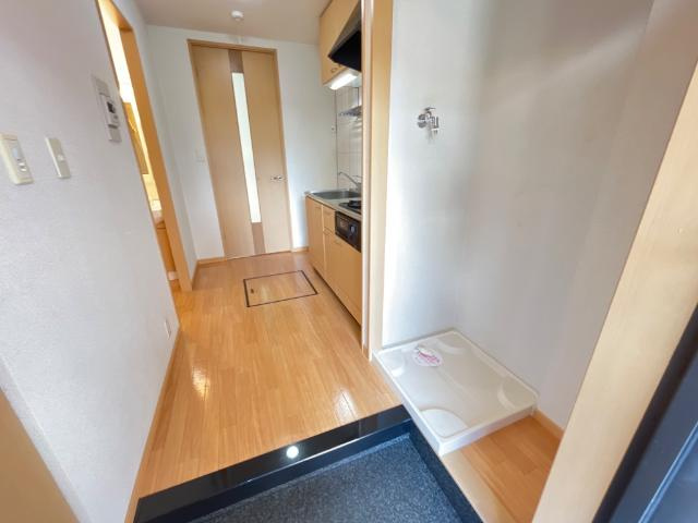 Ａｐｒｉｃｏｔ　Ｊａｍ（アプリコットジャム）の玄関|室内洗濯機置き場