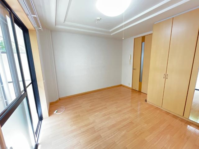 Ａｐｒｉｃｏｔ　Ｊａｍ（アプリコットジャム）の居間・リビング|洋室