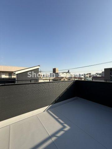 【バルコニー】 | 晴れた日には、家族みんなでランチをするのもおすすめ♪