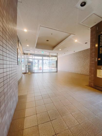 大阪市此花区高見１丁目の賃貸マンションのロビー