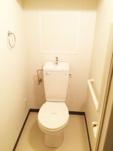 大阪市此花区高見１丁目の賃貸マンションのトイレ