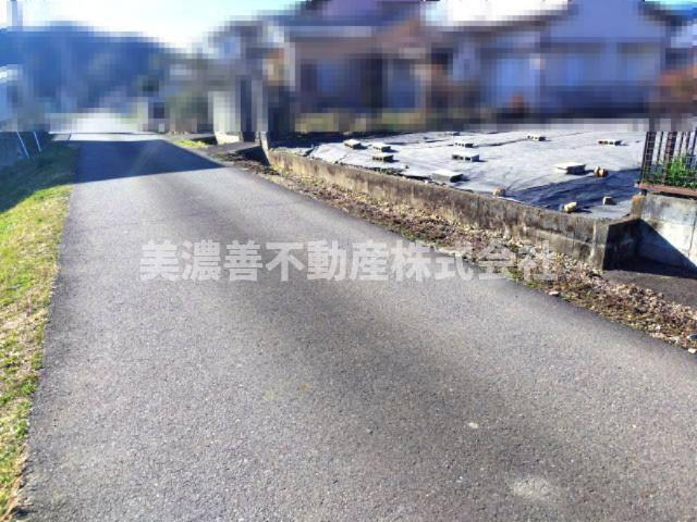 ６５００５　岐阜市石原3丁目土地の前面道路含む現地写真