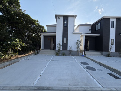 【外観】 | うるま市赤野（全3棟）C号棟 | C号棟　並列駐車3台可♪お庭付き♪