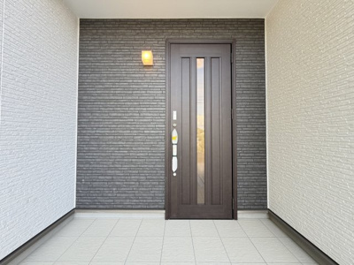 【玄関】 | うるま市赤野（全3棟）C号棟 | C号棟　スマートキー付き♪