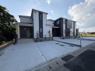 【外観】 | うるま市赤野（全3棟）C号棟 | C号棟　並列駐車3台可♪お庭付き♪