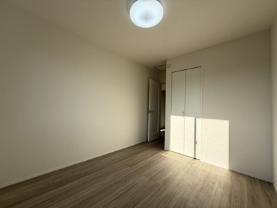 【洋室】 | うるま市赤野（全3棟）C号棟 | C号棟　洋室5.75帖＋収納付き♪