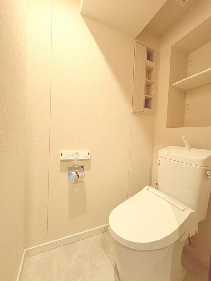 ナイスベルクール横濱綱島【仲介手数料無料】のトイレ