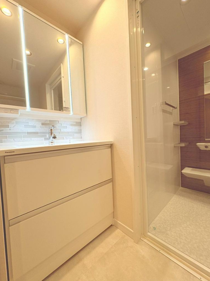 ナイスベルクール横濱綱島【仲介手数料無料】の独立洗面台