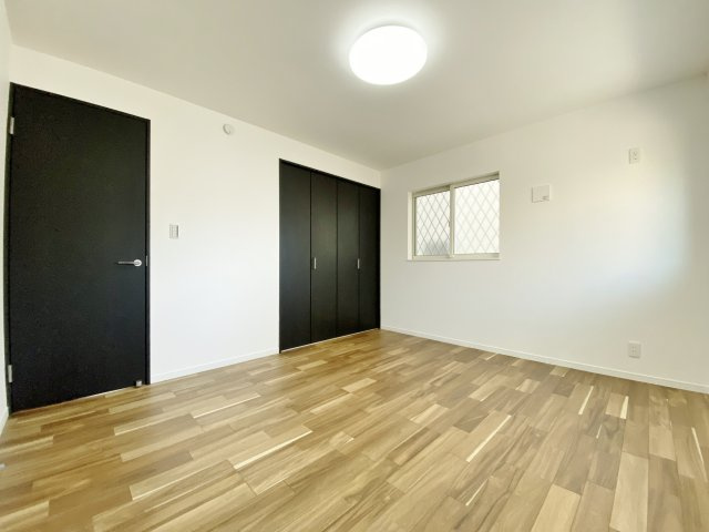 杉並区荻窪2丁目 全2棟 A号棟の洋室|1階7.0帖洋室
主寝室にもピッタリな広々とした居室です
プライベート空間も快適にお過ごしいただけます