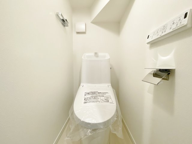 杉並区荻窪2丁目 全2棟 A号棟のトイレ|トイレは1階・2階にございます
温水洗浄暖房便座機能付き