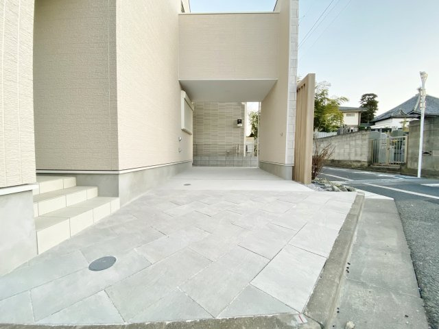 杉並区荻窪2丁目 全2棟 A号棟の駐車場|ゆとりあるカースペース付
お車の他にもバイクや自転車などを置くスペースもしっかりとございます