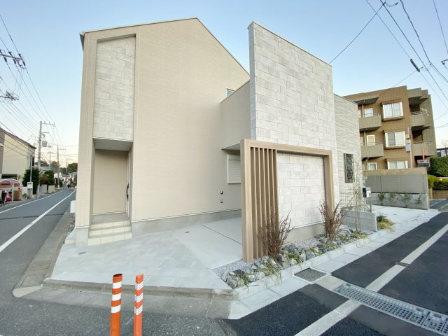 杉並区荻窪2丁目 全2棟 A号棟の前面道路含む現地写真|家と人が調和する美しい街並み
小中学校徒歩5分圏内！
お買い物施設や病院なども近くに揃い便利な立地です