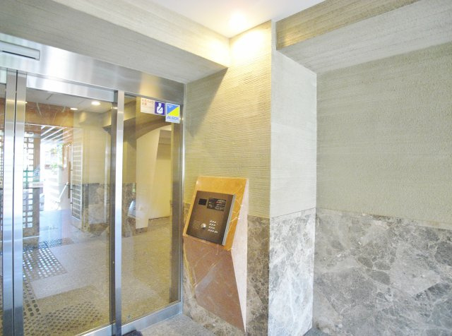 ザ・ステイツ常盤台東山コモンズのエントランス|安心・安全なオートロックシステム完備しております