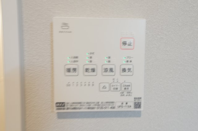 開放感ある角地×広々19.5帖LDK｜リビングイン階段で家族がつながる新築戸建て★仲介手数料無料★の浴室|雨の日や花粉の時期でも安心の浴室乾燥機付き。 天候に左右されず洗濯でき、共働きのご家庭にも便利です。