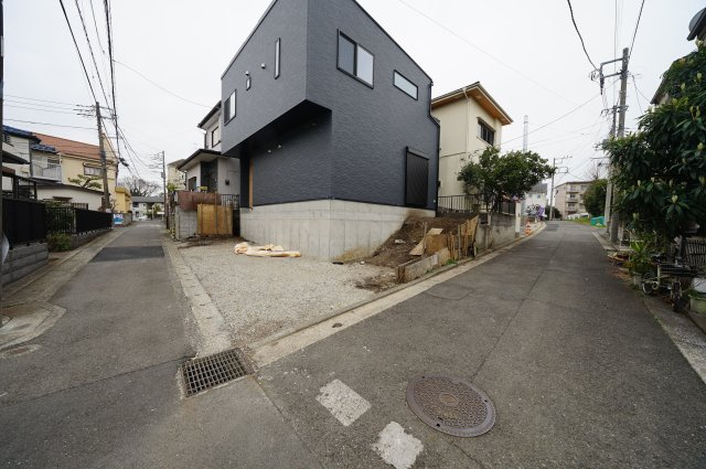 【横浜市保土ケ谷区川島町1468-4新築戸建て】★仲介手数料無料★（川島小学校・西谷中学校）の前面道路含む現地写真