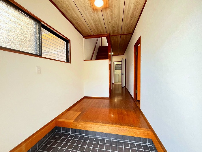 【仲介手数料無料／瀬戸市】瀬戸市西山町2丁目46-22　中古戸建の玄関