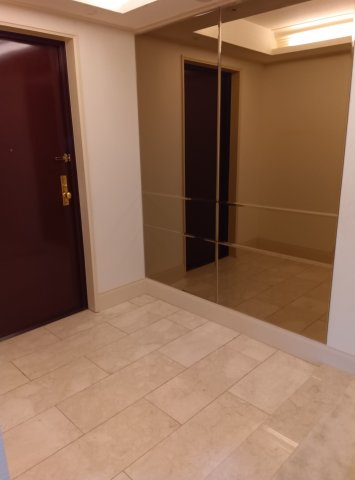 オーキッドコート湖南館の玄関